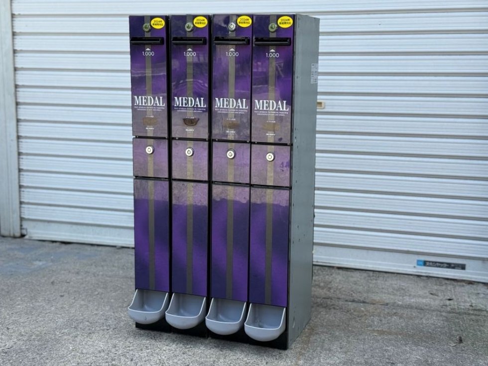 GLORY EMS-7 中古両替機の正面外観。千円札を100円硬貨へ両替するスリムタイプ