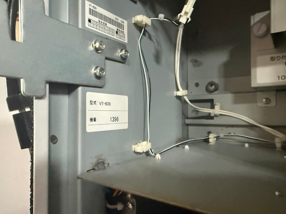 グローリー券売機VT-B20のシリアル番号部分