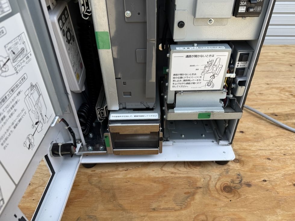 グローリー券売機VT-S10本体下部