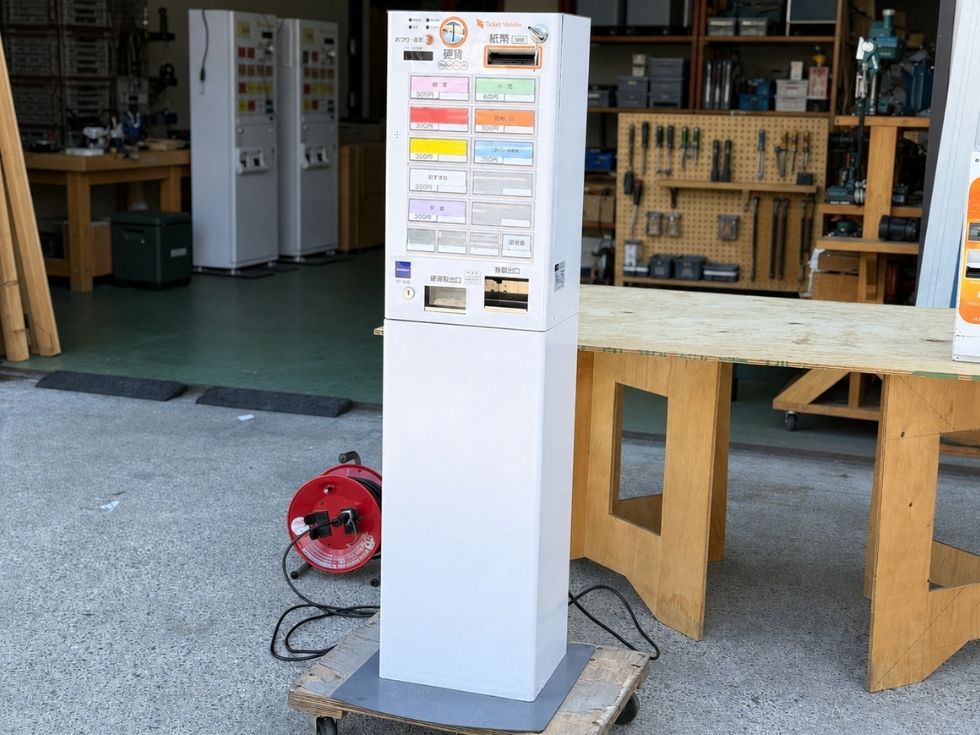 券売機グローリーの小型券売機・VT-S20正面
